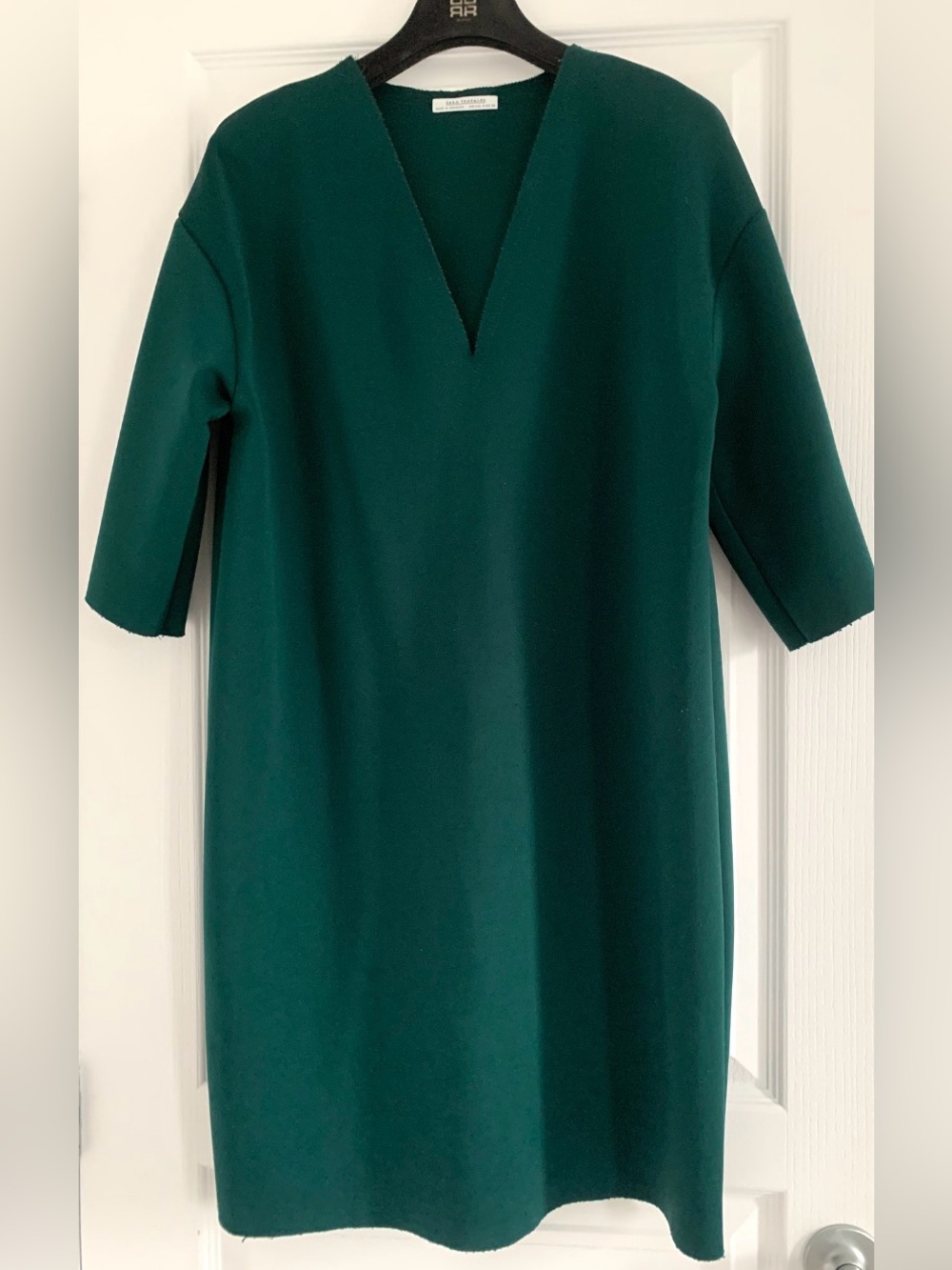 Elegant Forest Green V-Neck Shift Dress - Picture 2 of 6